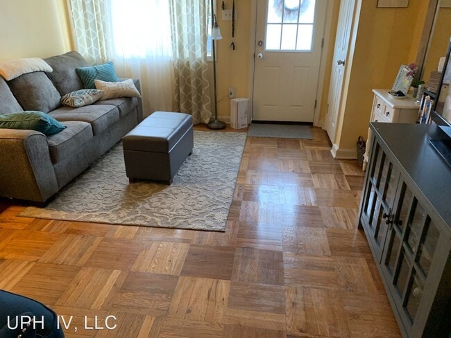 Building Photo - 5 br, 2 bath House - 3515 Dixon Ave