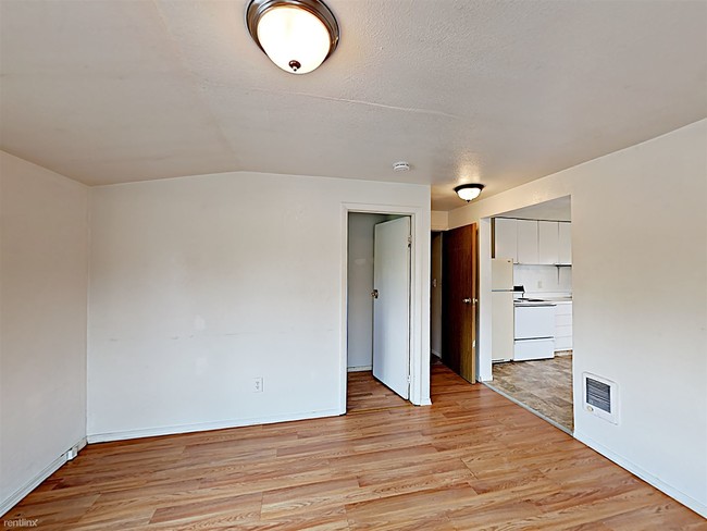 Foto del edificio - 1 br, 1 bath  - 403 S 4th St Apt 4 Apt 4