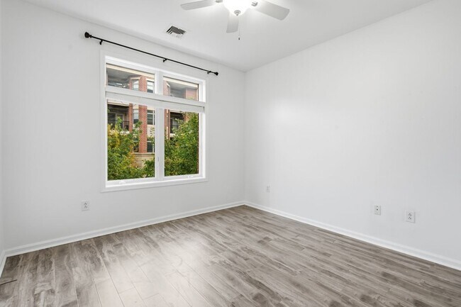 Foto del edificio - 301 Carson Terrace