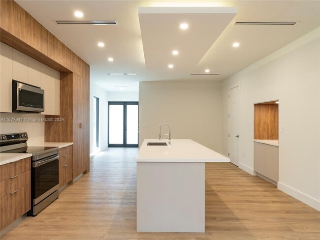 Building Photo - 841 SW 29th St