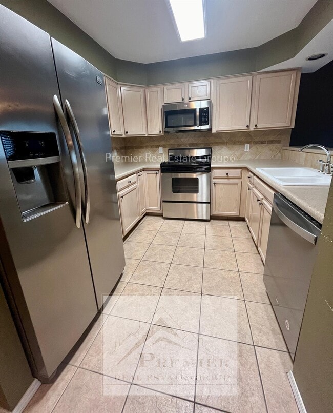 Building Photo - 6973 Los Reyes Cir