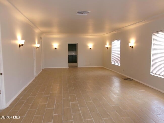 Foto del edificio - 5647 Cory Dr