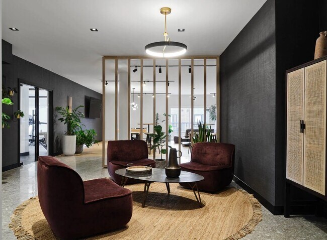 Building Photo - Champlain Village Urbain