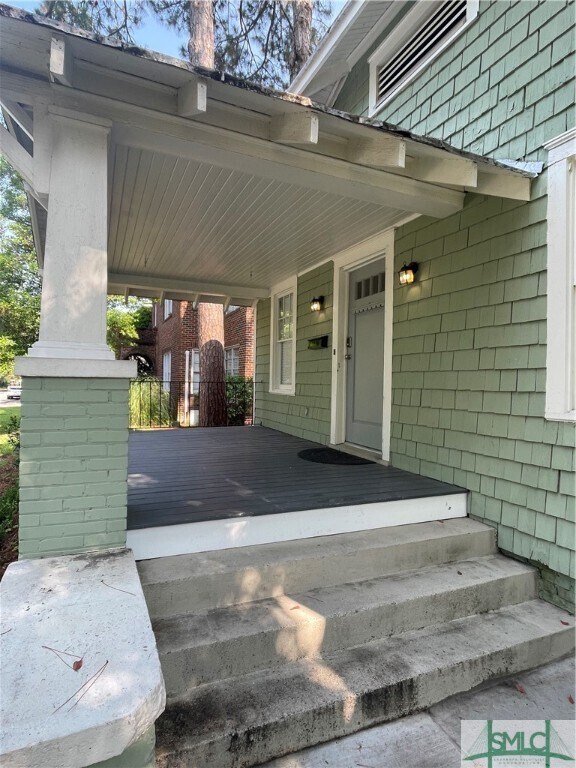 Building Photo - 704 E 48th St