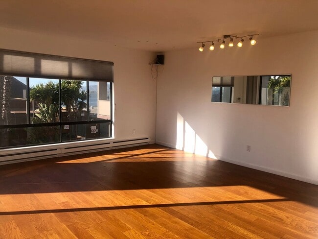 Building Photo - Enjoy the panoramic view of  the San Franc...