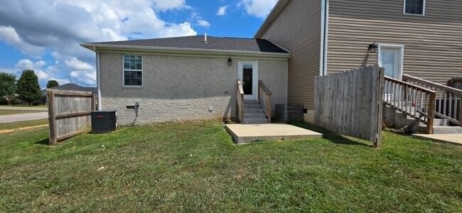 Foto del edificio - 285 Creekwood Ave