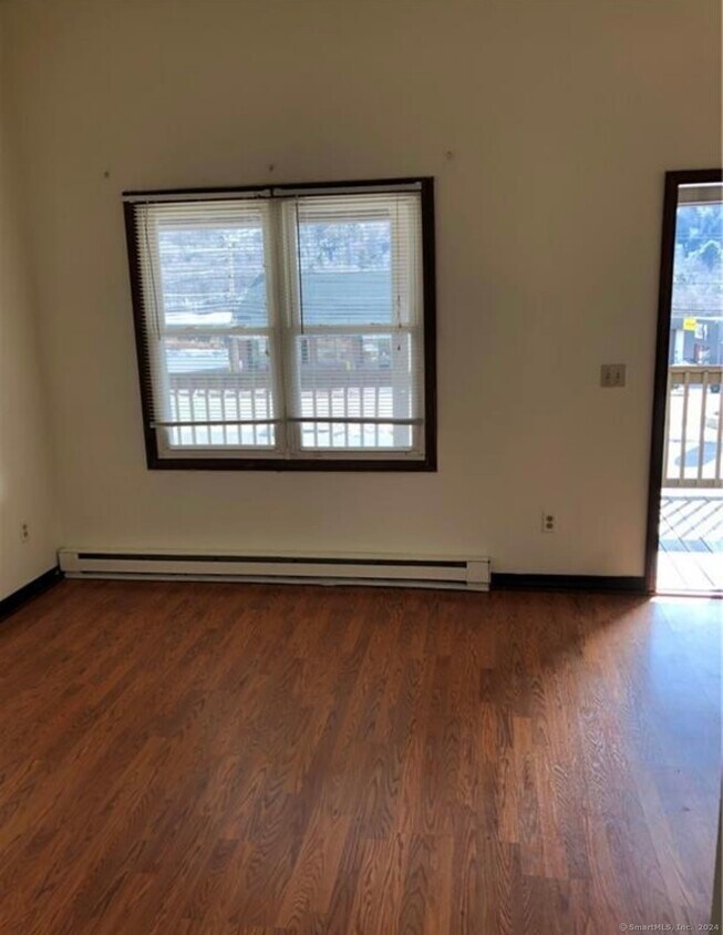 Foto del edificio - 310 S Main St