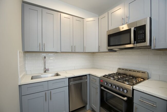 Foto del edificio - 545 W Belmont Ave