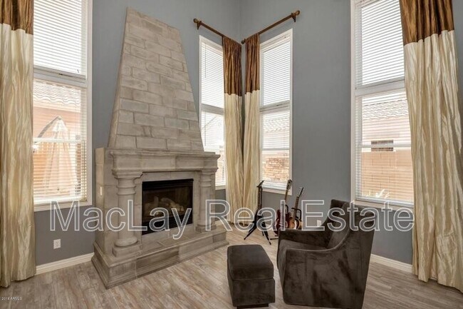 Building Photo - 2029 E Hackberry Pl