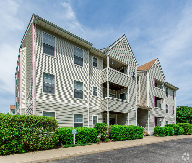 Wellesley Woods - Wellesley Woods Apartment Homes