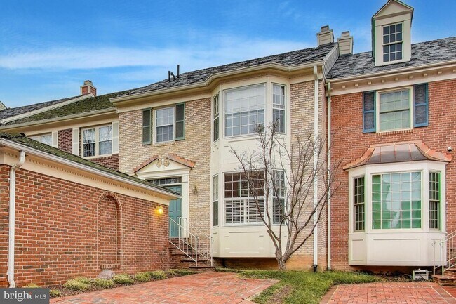 Foto del edificio - 8017 Rising Ridge Rd