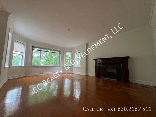 Building Photo - *** SPACIOUS 3 BEDROOM / 1.5 BATH / CENTRA...