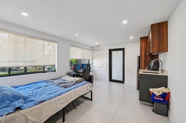 Foto del edificio - 5152 SW 6th St