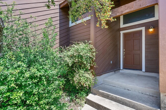 Foto del edificio - 8113 Baywood Dr