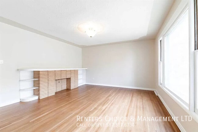 Building Photo - Dog Friendly Main Floor Across From Medici...