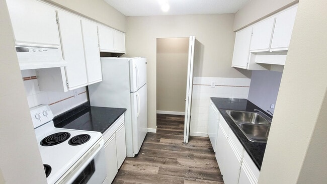 Building Photo - Villa Christina