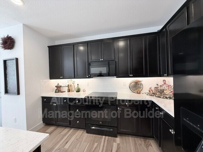 Building Photo - 737 Grandview Meadows Dr