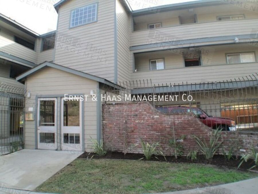 Primary Photo - 6673 N Hammond Ave