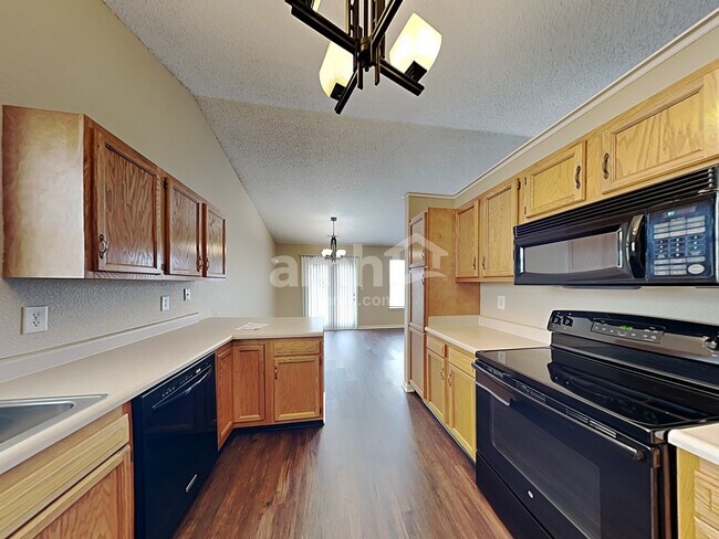 Building Photo - 5606 Wood Hollow Dr