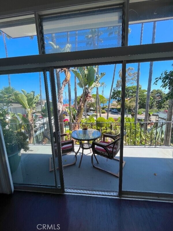 Foto del edificio - 250 Cliff Dr