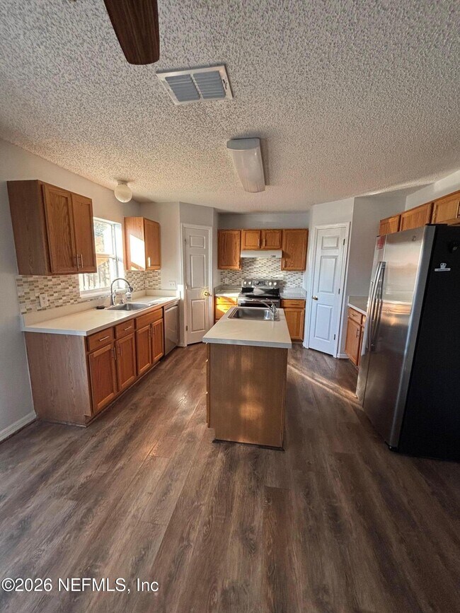 Foto del edificio - 7086 Shady Pine Ct