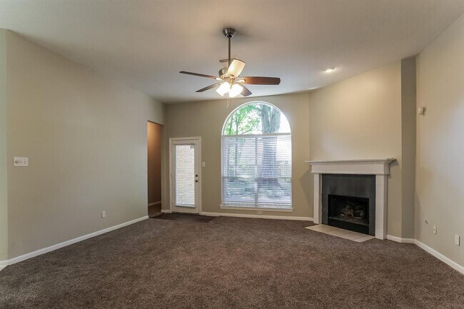 Building Photo - 6319 Upper Lake Dr