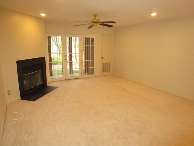 Foto del edificio - Terrace Level 1BR/1BA Updated Condo in Dor...