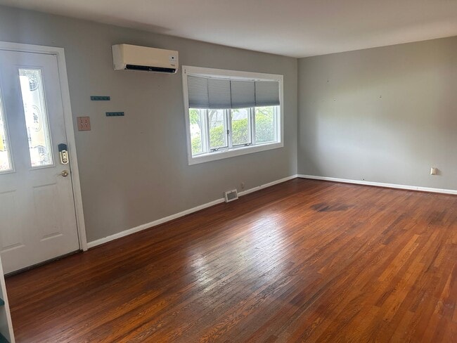 Building Photo - Beautiful 2 bed, 1 bath rancher!