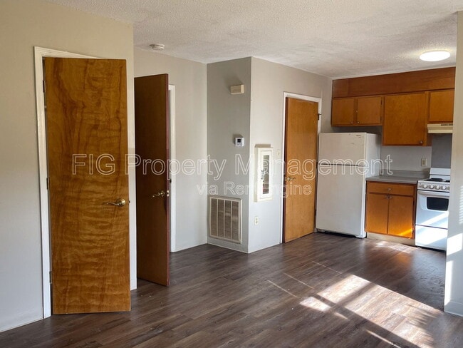 Building Photo - 705 Sanquine Way