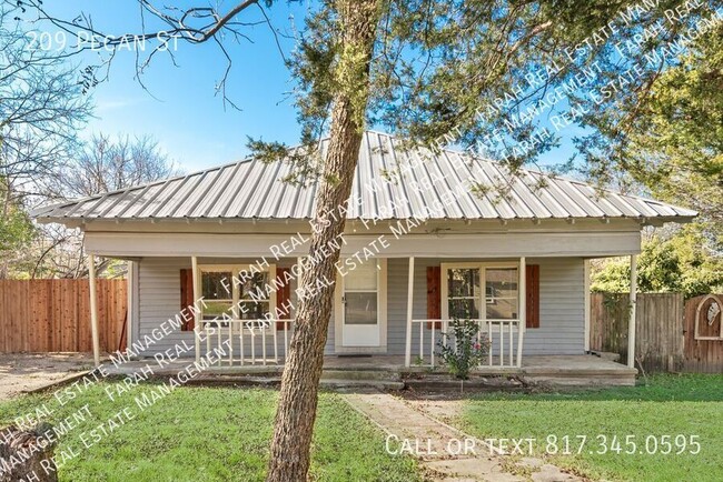 Building Photo - 209 Pecan St