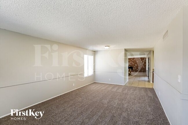 Building Photo - 4832 W Townley Ave