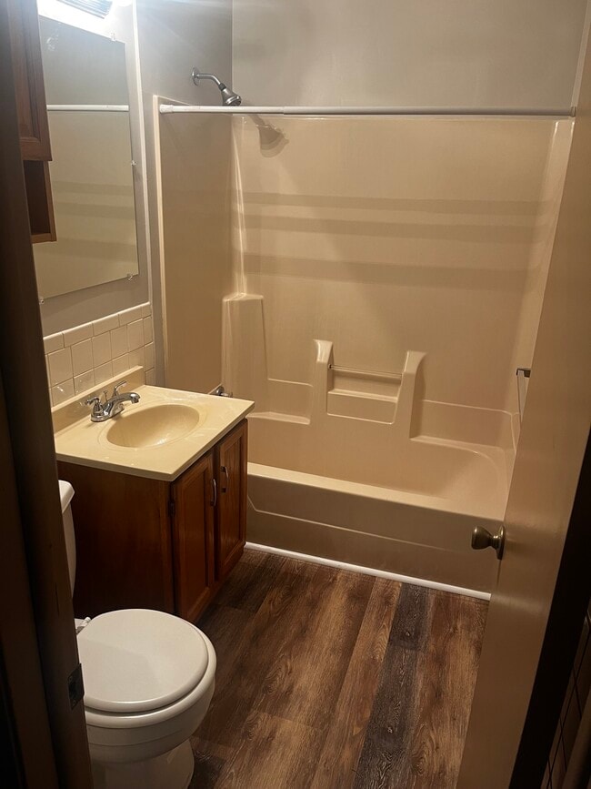 Foto del edificio - 1406 Kenton St