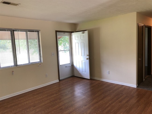 Building Photo - 202 Norwood Dr