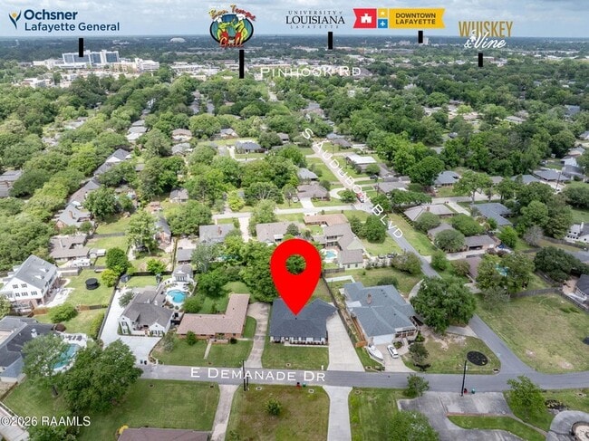 Building Photo - 610 E Demanade Dr