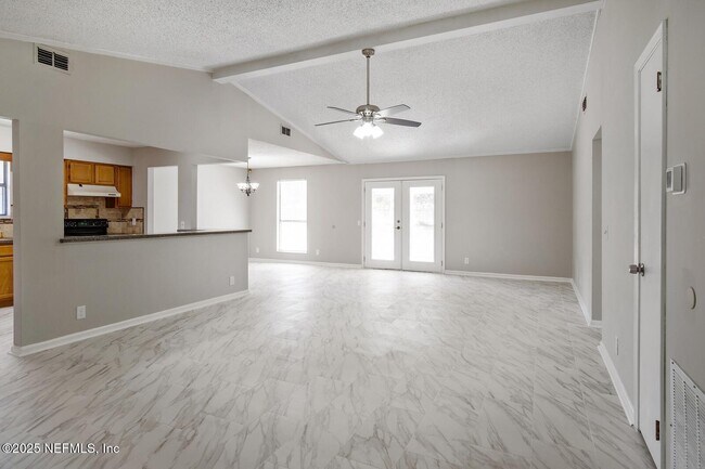 Foto del edificio - 7650 Cranberry Ln S