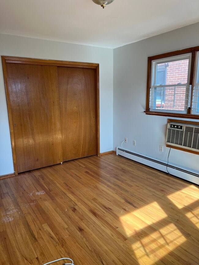 Building Photo - 139 Grove St
