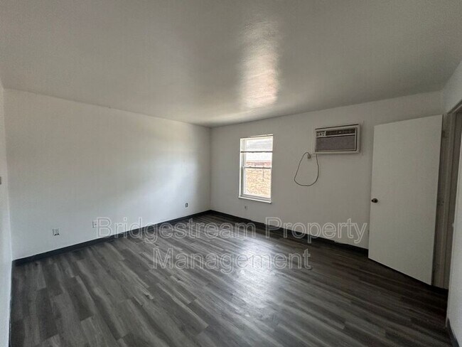 Foto del edificio - 227 Gilbert Ave