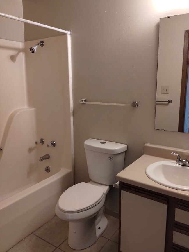 Building Photo - 128 Sandstone Ct