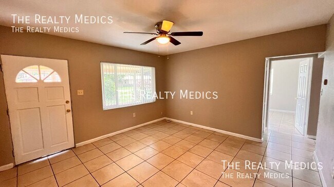 Foto del edificio - BEAUTIFUL  2 BD/1BA Home in Winter Haven!