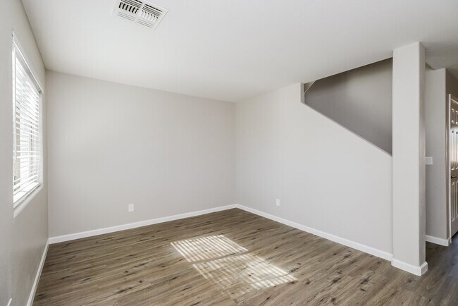 Building Photo - 1836 E Silversmith Trail