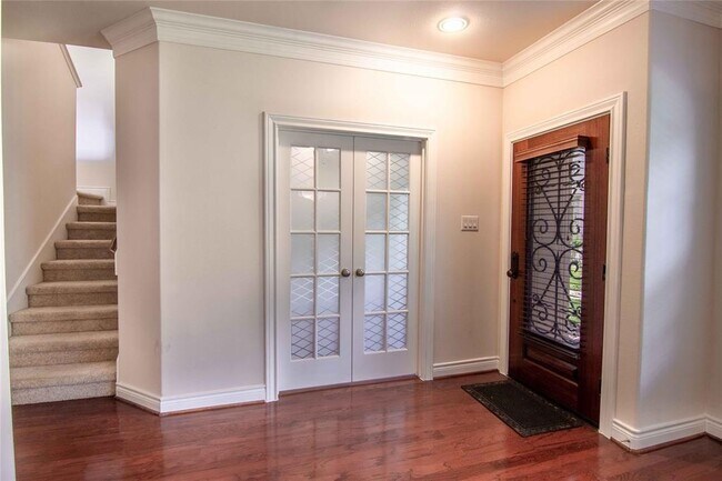 Foto del edificio - 3423 Clearview Cir