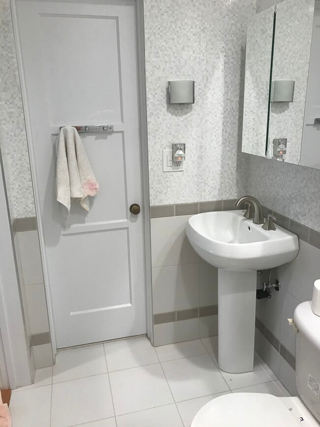 Foto del edificio - 7162 Beverly Blvd