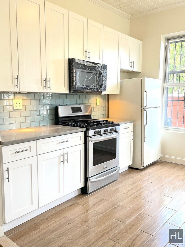 Building Photo - 499 CHAUNCEY STREET