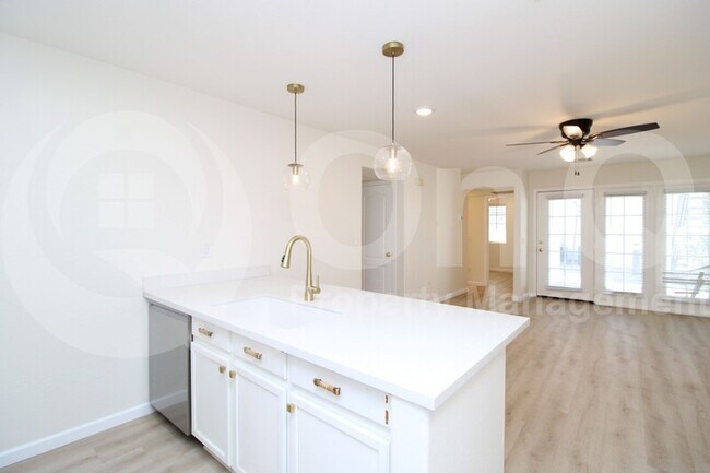 Building Photo - 3716 E University Dr