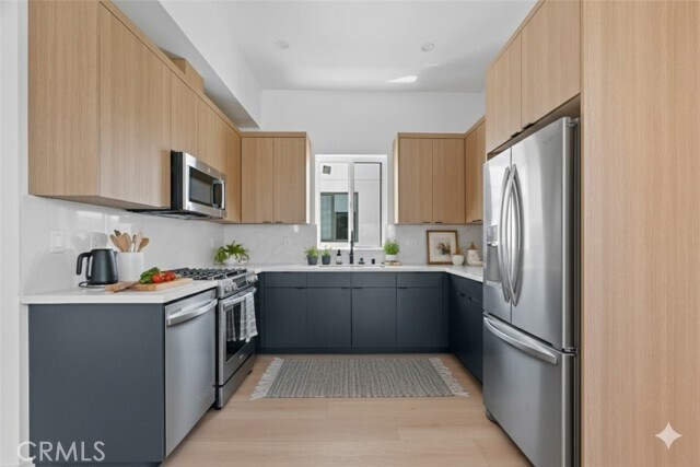 Building Photo - 2637 S Garth Ave