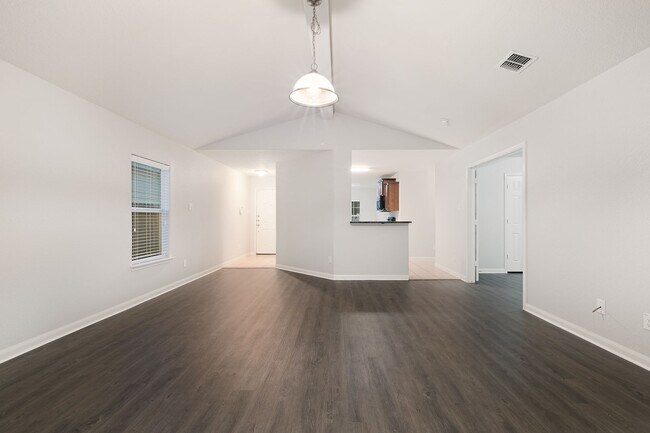 Foto del edificio - Luckey Ranch Single Story 3 bedroom with d...