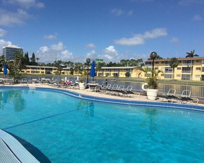 Foto del edificio - 2800 NE 203rd St