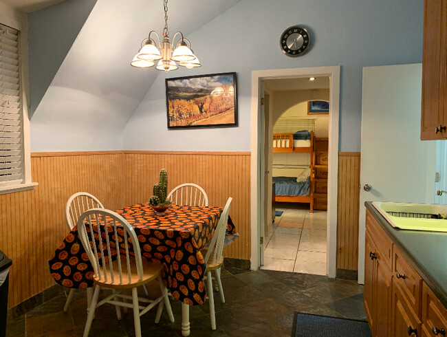 Kitchen/dining area - 1224 SW 24th Ave