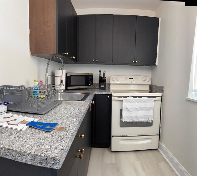 Building Photo - 1301 Grouper Dr