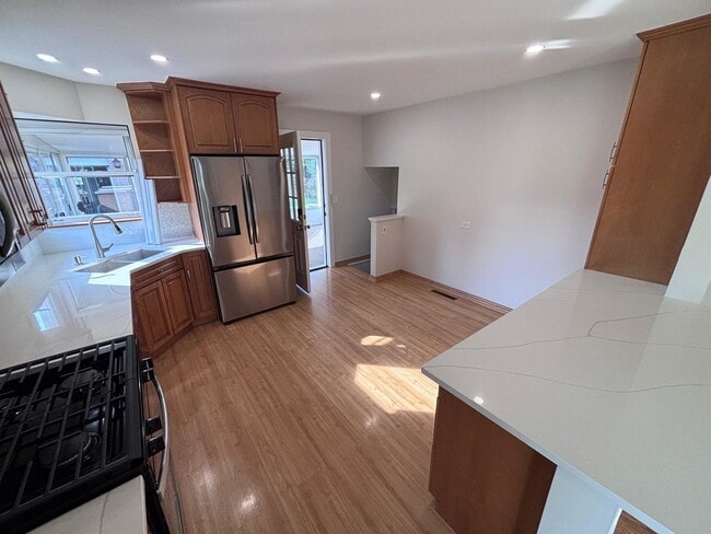 Foto del edificio - 532 Warren Rd